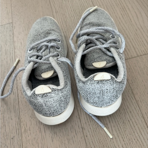Allbirds Wool Runners Mizzles in Light Grey - Picture 4 of 7